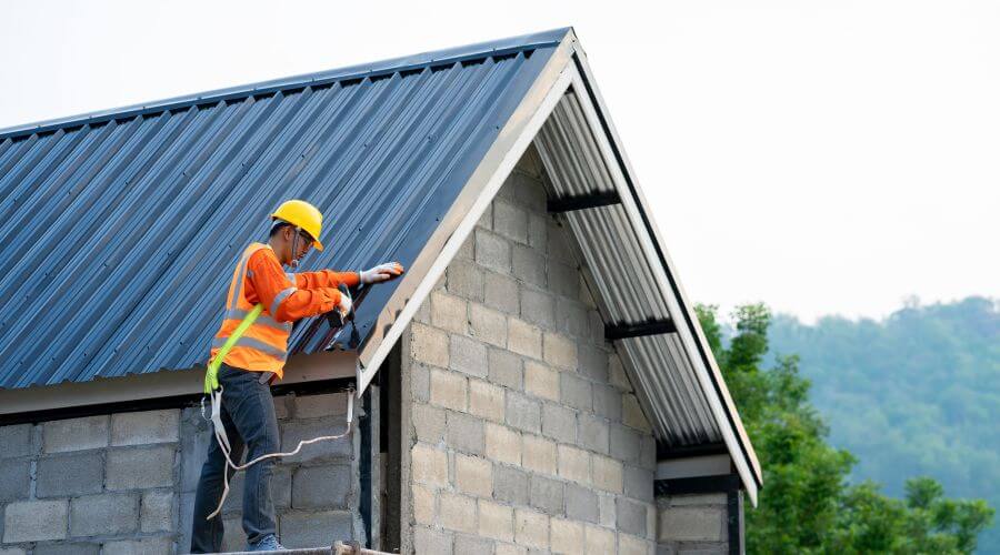 Professional gutter cleaning in Sac City, IA